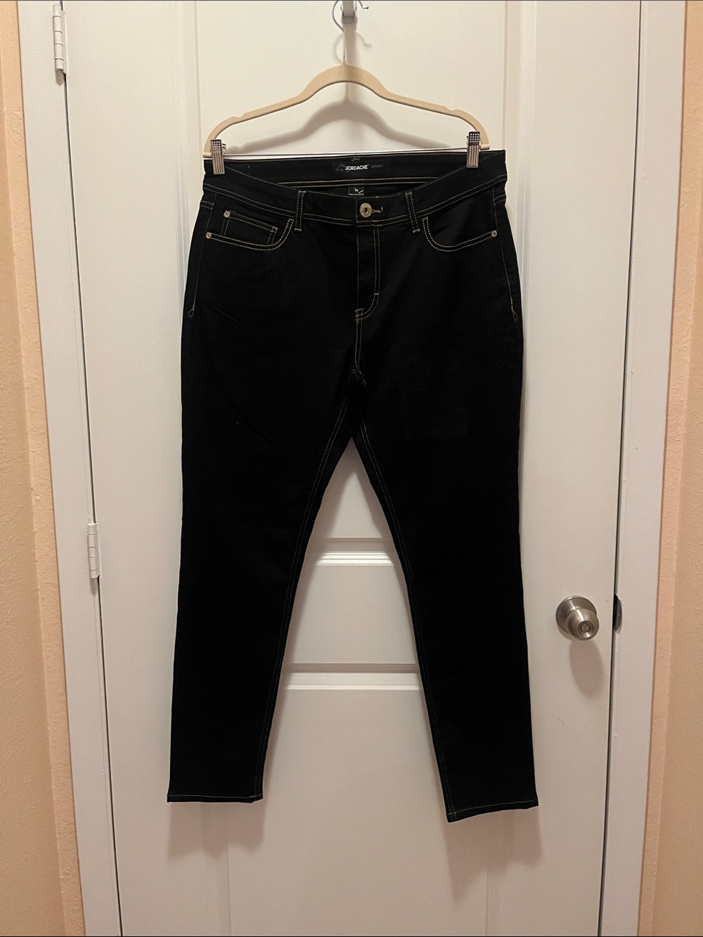 (NWT) Jordache Black Jeans with Contrast Stitching